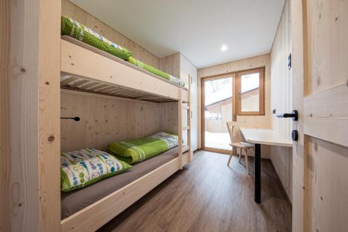 Casa pequeña con litera y escritorio en Fischa Apartements, en Predoi
