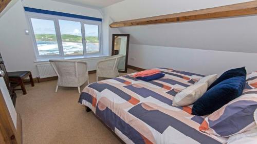 Katil atau katil-katil dalam bilik di Stables Croyde | 4 Bedrooms / Sleeps 8 | Sea & Beach Views