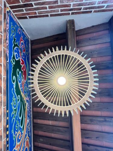 a fan hanging from the ceiling of a room at 金門 日玥居 古厝民宿 Sunmoon19 B&B in Jinning