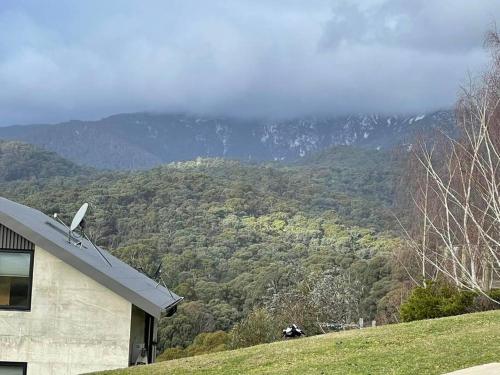 a house on a hill with a view of a mountain at Himalayinn in Merrijig