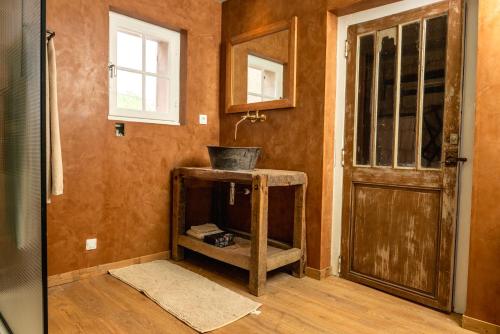 Fotografie z fotogalerie ubytování Suite campagnarde près Bordeaux, vue sur les vignes au Château Camponac v destinaci Bourg-sur-Gironde