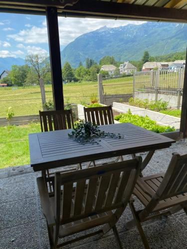 Nespecifikovaný výhled na hory nebo výhled na hory při pohledu z apartmánu