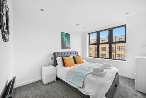 Katil atau katil-katil dalam bilik di Stunning, New & Stylish 1 Bed Apartment