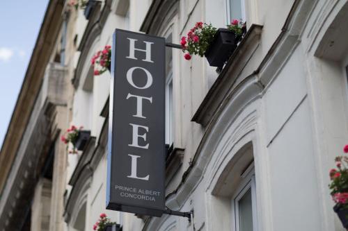 a sign on the side of a building with flowers at Hôtel Prince Albert Gare de Lyon in Paris