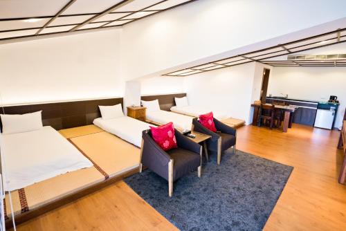 Una cama o camas en una habitación de Qing Ping Jn Humanities Hall青萍居人文會館