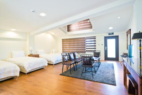 Una cama o camas en una habitación de Qing Ping Jn Humanities Hall青萍居人文會館