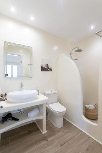 a white bathroom with a sink and a toilet at MNP Apartments in Engares