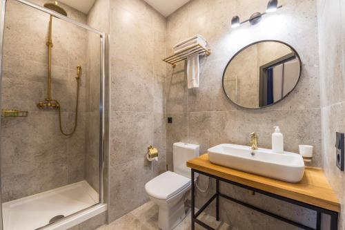 Un baño de DayFlat Apartments on Mykhailivs'ka