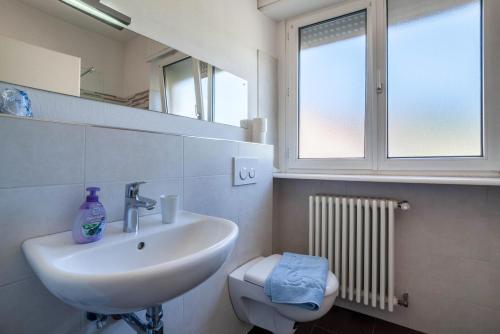 Ένα μπάνιο στο Residence Hubertus Apartment 6