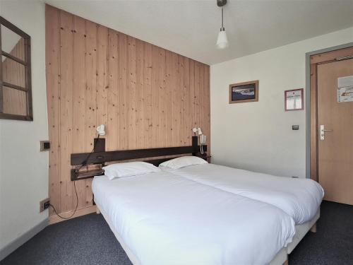 Un pat sau paturi într-o cameră la Terminus Hôtel des 3 Vallées