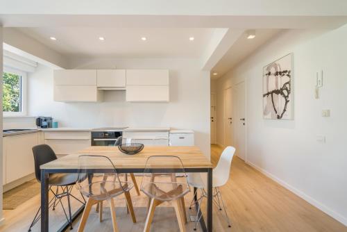 Una cocina o zona de cocina en Modern, mooi en stijlvol app vlakbij winkelstraat