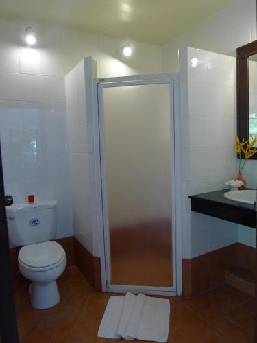 Bilik mandi di Symphony Villa