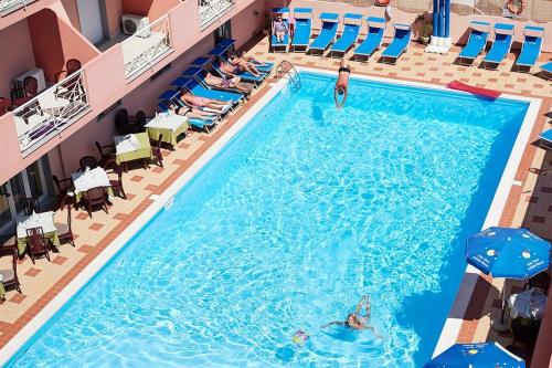 
Vista sulla piscina di Hotel San Marco o su una piscina nei dintorni
