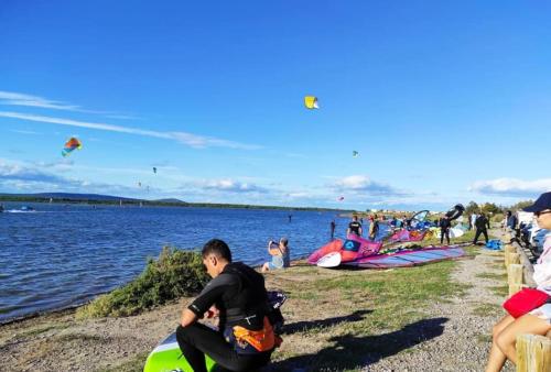 a group of people on the shore of a body of water at Superbe appartement avec vue sur la mer et port in Frontignan