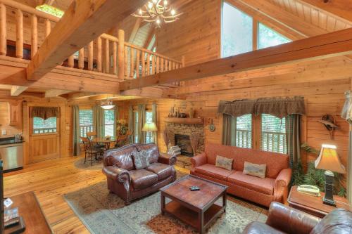 a living room with leather furniture and a wooden ceiling at RiverStone Condo Resort & Spa in Pigeon Forge