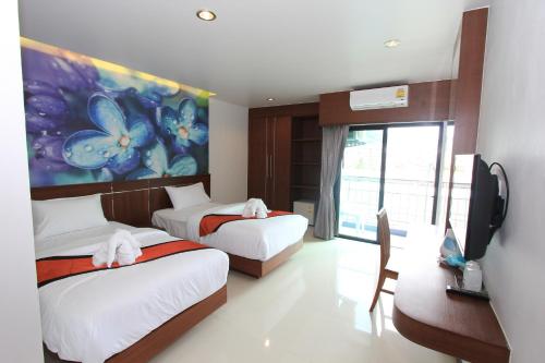 Cama o camas de una habitación en The Crystal Beach Hotel