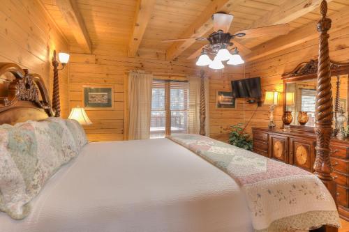 Postel nebo postele na pokoji v ubytování RiverStone Condo Resort & Spa