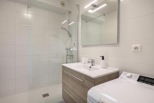 Ванна кімната в Vue imprenable sur l'Ocean dans cet appartement pour six personnes