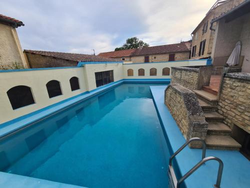 สระว่ายน้ำที่อยู่ใกล้ ๆ หรือใน Pont du Gard,appartement à Castillon du Gard