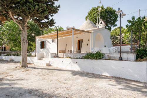 Photo de la galerie de l'établissement Trullo Bella Vista with patio & parking, à Selva di Fasano