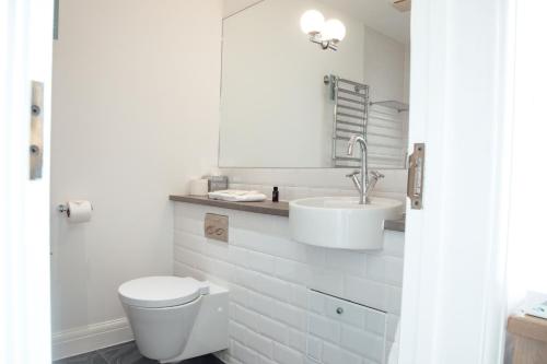 Holm House - Stylish Coastal Suites - HEDD Spa - Silures Bar & Restaurant photo 101