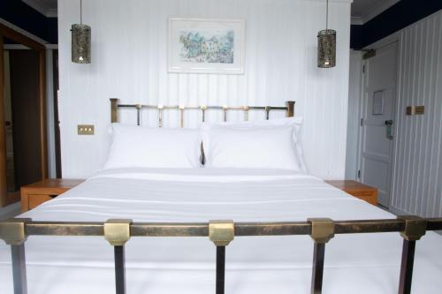 Holm House - Stylish Coastal Suites - HEDD Spa - Silures Bar & Restaurant photo 105
