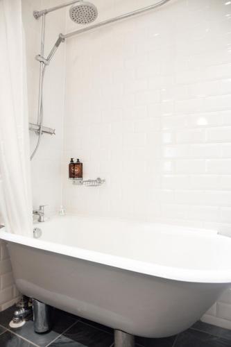 Holm House - Stylish Coastal Suites - HEDD Spa - Silures Bar & Restaurant photo 99