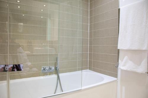 Holm House - Stylish Coastal Suites - HEDD Spa - Silures Bar & Restaurant photo 98