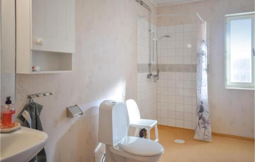 a bathroom with a toilet and a sink at Awesome Apartment In Pskallavik With Wifi And 1 Bedrooms in Påskallavik
