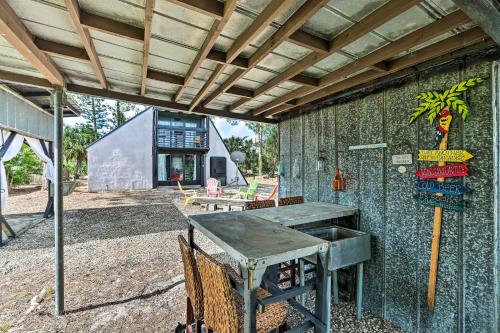 Fotografie z fotogalerie ubytování Authentic Clewiston Home with Outdoor Game Area v destinaci Clewiston