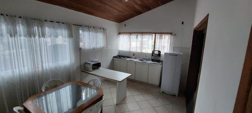 Una cocina o cocineta en Pousada Familiar Morada do Rapha