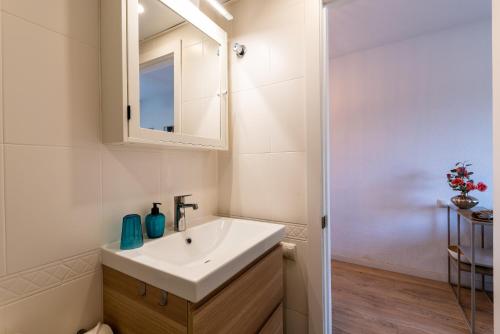 A bathroom at Trendy, very well located apartment