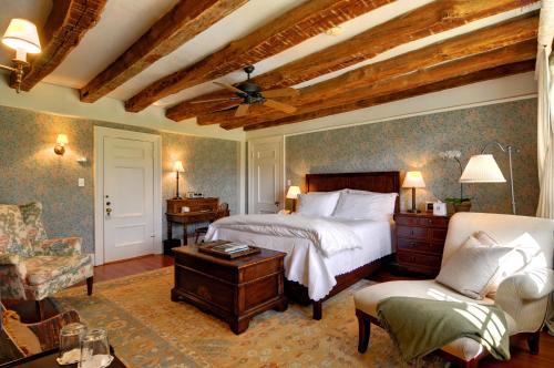 เตียงในห้องที่ The Baker House 1650