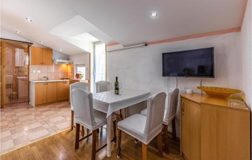 2 Bedroom Lovely Apartment In Medulin