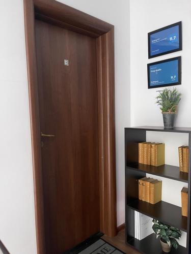 Φωτογραφία από το άλμπουμ του Vila cu trandafiri Cozy Apartments 2 camere σε Bragadiru