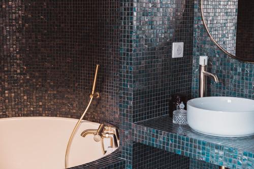 a bathroom with a bath tub and a sink at Château Laffitte Carcasset in Saint-Estèphe