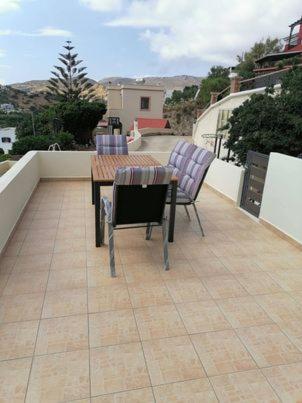 Ein Balkon oder eine Terrasse in der Unterkunft Leros 'Sundown' Guest house