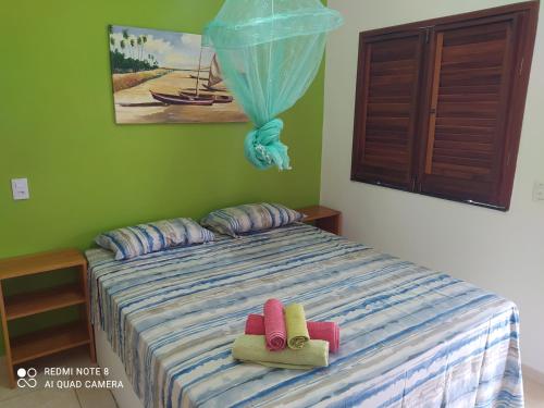a bedroom with a bed with two towels on it at Casa Grande in Camocim