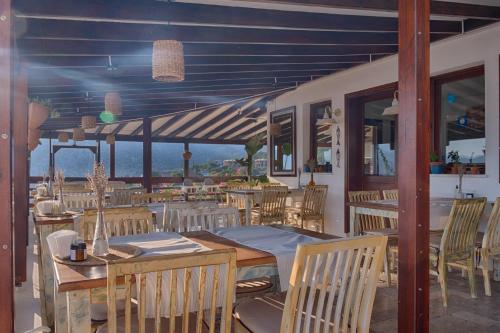 Restaurace v ubytování Les Terrasses De Selimiye