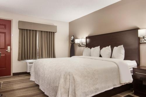 Red Roof Inn PLUS & Suites Erie, Erie – Updated 2022 Prices