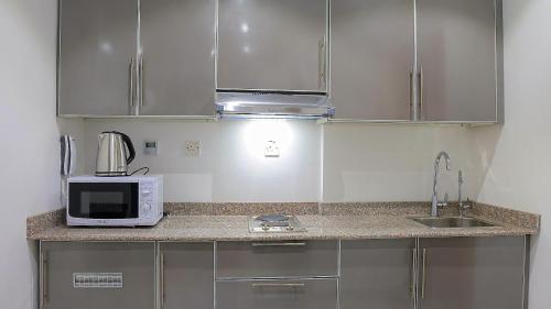 Dapur atau dapur kecil di BHomed Salmiya