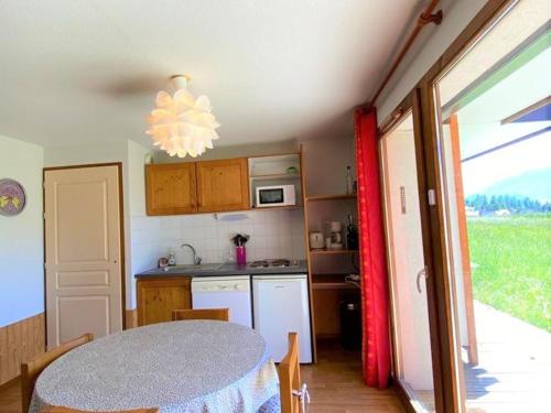 Appartement rénové 6 pers, terrasse, parking, local ski - FR-1-504-150