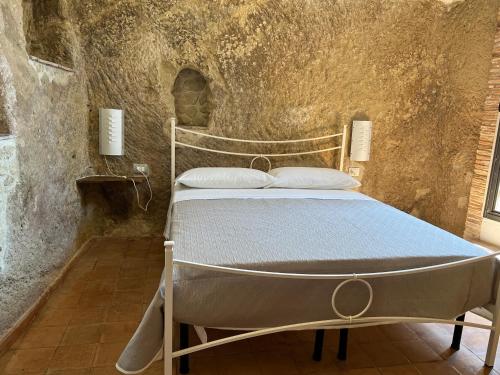Letto o letti in una camera di La Rupe Apartments Tropea