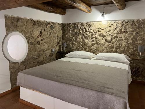 Letto o letti in una camera di La Rupe Apartments Tropea