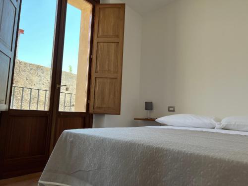Letto o letti in una camera di La Rupe Apartments Tropea