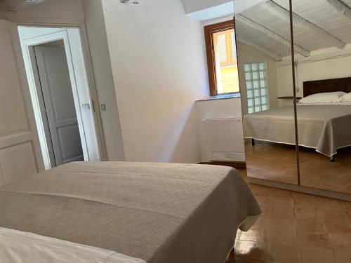 Letto o letti in una camera di La Rupe Apartments Tropea