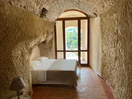 Letto o letti in una camera di La Rupe Apartments Tropea