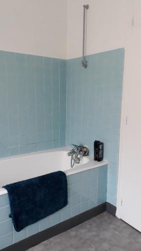 Photo de la galerie de l'établissement LA PIVOINE, un logement 2 pieces en centre bourg, à Éguzon-Chantôme