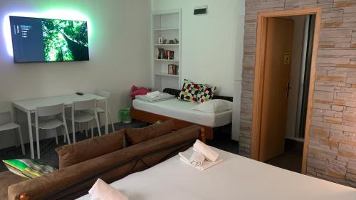 Una cama o camas en una habitación de Hostel Split