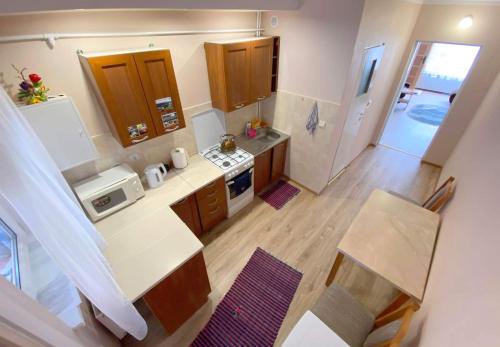 an overhead view of a kitchen with wooden cabinets at Jaśmin in Budry